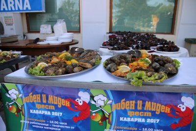 Миденият и рибен фестивал в Каварна представи стари рецепти