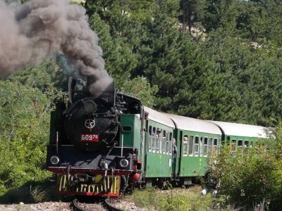 Празнично: БДЖ пуска ретро локомотив между Септември и Велинград