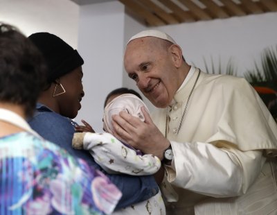 Истерия около посещението на папа Франциск в Мозамбик, той призова за мир и социална справедливост (СНИМКИ)