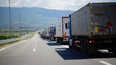 В неделя в час пик спират камионите по магистралите