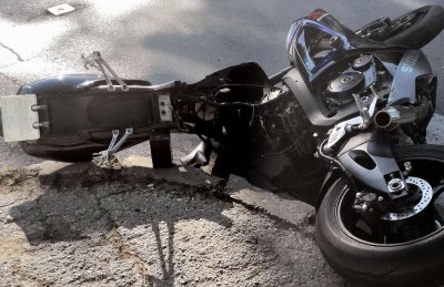 Моторист се потроши заради лудо изпреварване 