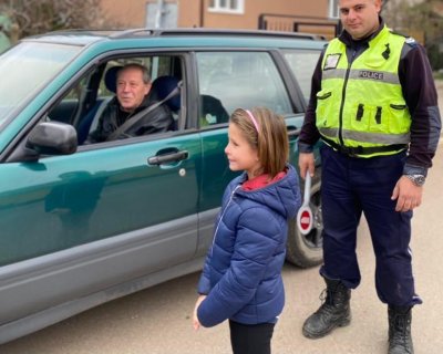 Деца и полицаи заедно в акция
