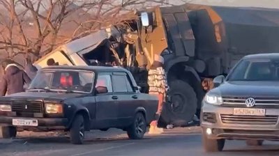 16 загинали след сблъсък между военен камион и минибус
