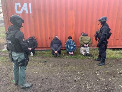 Четирима са задържани в Равно поле при акция на ГДБОП