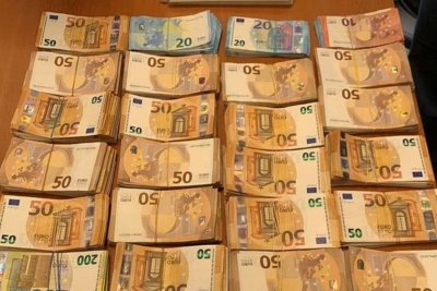 Митничари от Русе откриха близо 71 000 евро скрити от