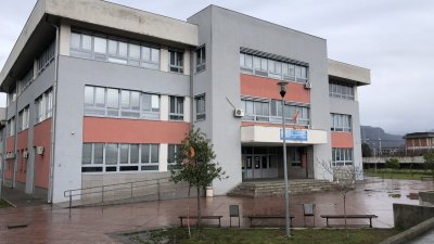 Няколко основни и средни училища в черногорската столица Подгорица бяха