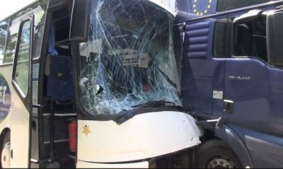 Пътнически автобус катастрофира между Свиленград и Тополовград 