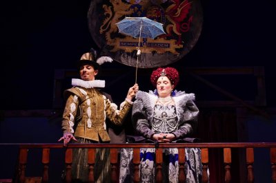 Стела Ганчева е кралица Елизабет, а Сотир Мелев - Уил във "Влюбеният Шекспир"