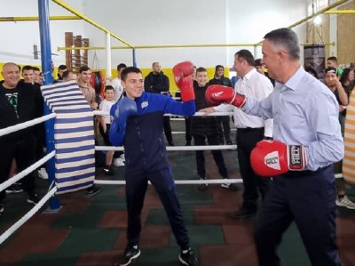 Обновената боксова зала в комплекс Арпезос в Кърджали бе официално