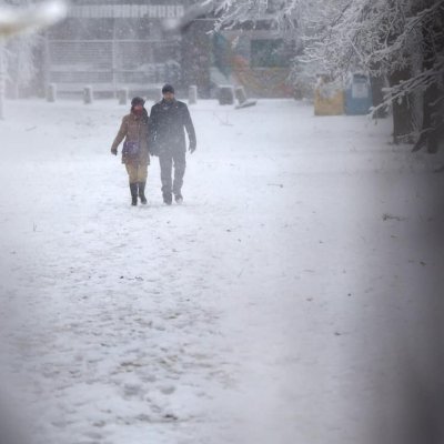 Сняг дъжд поледици и ниски температури преобладаваха в страната през