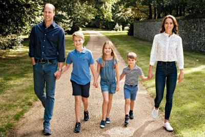 Британският принц Уилям и съпругата му Кейт Мидълтън позираха с трите