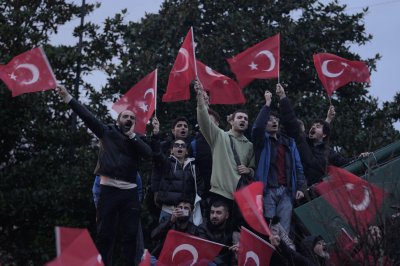 Протести срещу присъдата на кмета на Истанбул