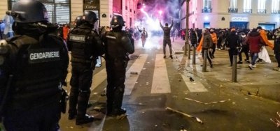 Война след мача по улиците на Франция (снимки, видео)