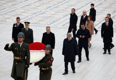 Вежди се поклони пред Ататюрк