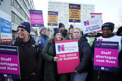 Безпрецедентна стачка на медицинските сестри във Великобритания