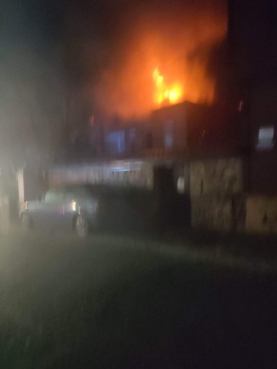 Еднофамилна къща в Стария град на Созопол избухна в пламъци