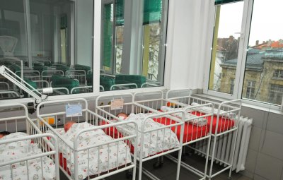 Започват масови проверки в АГ болниците заради разменените бебета 