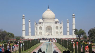 Туристите които посещават известния индийски комплекс Тадж Махал ще трябва