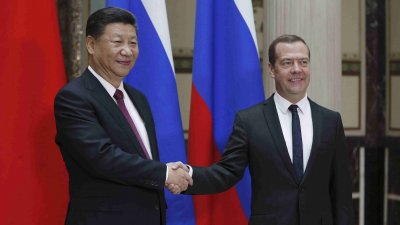 Медведев се срещна със Си Дзинпин в Китай
