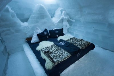 Леден хотел изграден на езерото Бъля в планината Фъгъраш в