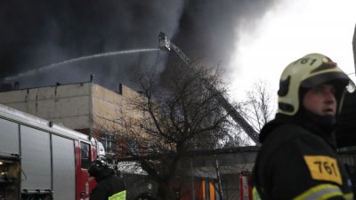 Двадесет души загинаха при пожар в незаконен дом за възрастни