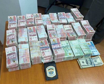 Митнически служители в Русе откриха недекларирана валута с левова равностойност