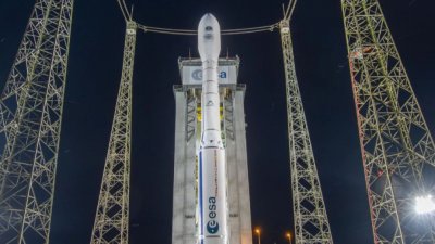 Новата европейска ракета Вега С Vega C с два спътника на борда
