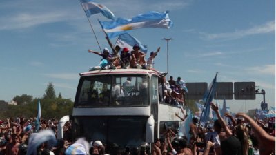 Шампионският парад по случай спечеленото от Аржентина Световно първенство се