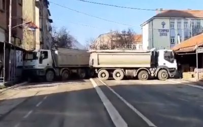 Сърбите днес издигнаха нови пътни блокади в Северно Косово отхвърляйки