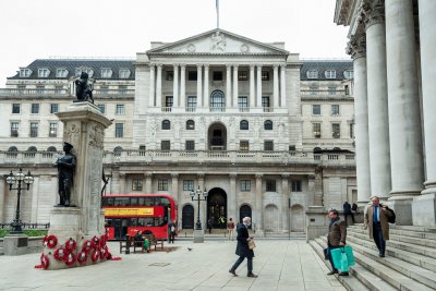 Икономисти прогнозират тежка рецесия във Великобритания