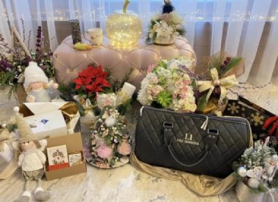 Лили Иванова получи чанта уникат за Коледа с щамповано нейното