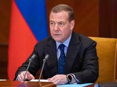 Медведев вещае: Война в САЩ и Мъск – президент