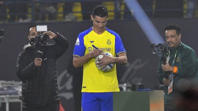 Португалският нападател Кристиано Роналдо допусна гаф при официалното си представяне