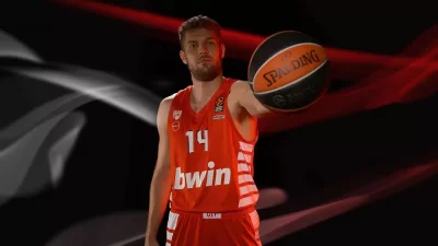 Звездата на националният ни отбор по баскетбол Александър Везенков продължи