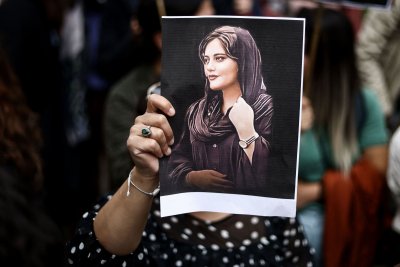 Иран може да осъди стотици задържани на смърт