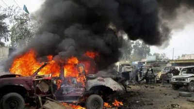 Девет души загинаха при атентат с кола бомба в Сомалия