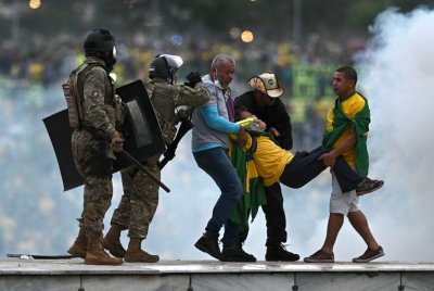 Над 1500 души са задържани в Бразилия след щурма срещу