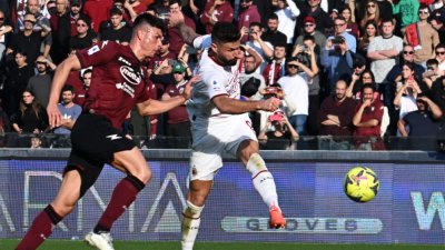 Шампионът Милан победи Салернитана с 2 1 като гост при подновяването