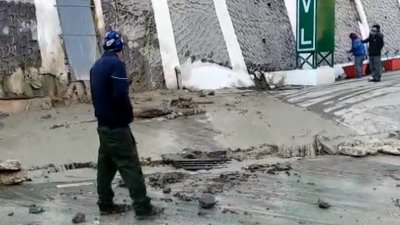 Властите в индийски хималайски град преустановиха строителните дейности и започнаха
