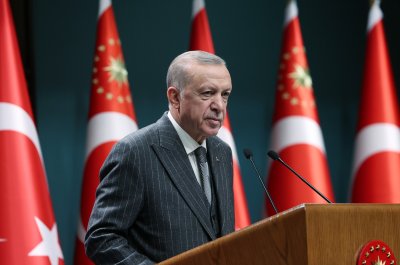Президентът на Турция Реджеп Тайип Ердоган отправи предупреждения към съседна Гърция да се  държи добре  като същевременно