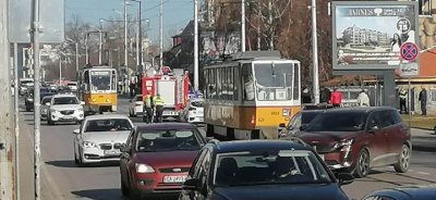 Катастрофа блокира трафика в София (СНИМКИ)
