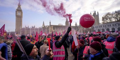 Нов закон ограничава стачките във Великобритания