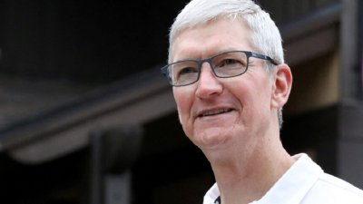 Епъл Apple Inc ще намали възнаграждението на главния си изпълнителен