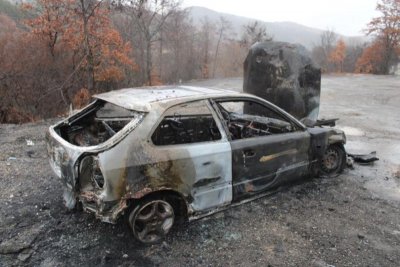 Лек автомобил Хонда без регистрационни номера изгоря на отбивка край пътя