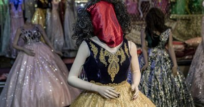 Талибаните покриха главите на манекените в магазините за дамски рокли