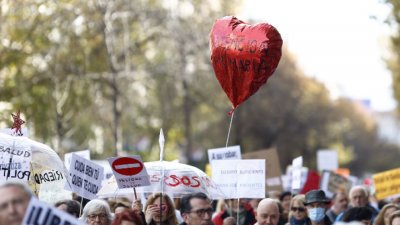 Протести в Мадрид заради съкращения на здравни работници