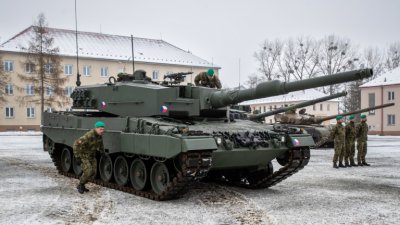 Берлин няма да спира Полша за доставката на танкове "Леопард" за Киев