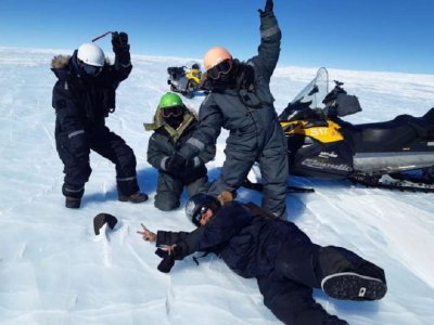 В Антарктида: Експедиция откри огромен метеорит (СНИМКИ)