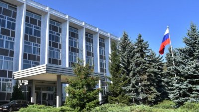 Колко хора има в Руското посолство в София?