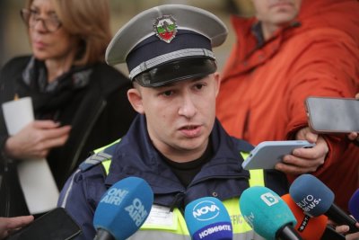 Младши инспектор Алек Каленски от отдел Пътна полиция на СДВР